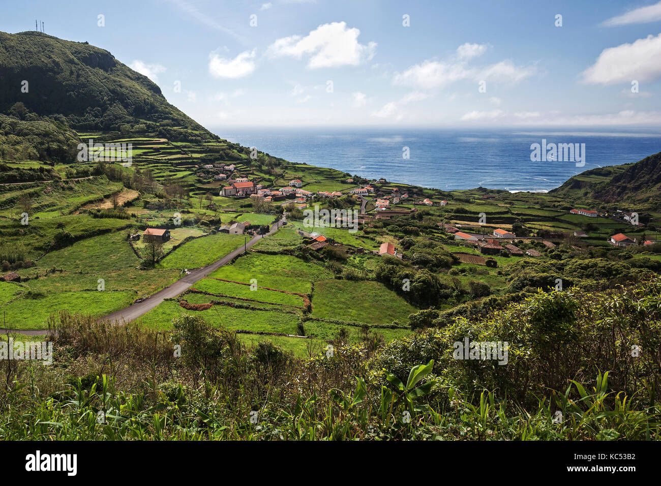 Vista de fajazinha, costa oeste, isla de flores, Azores, Portugal Foto de stock