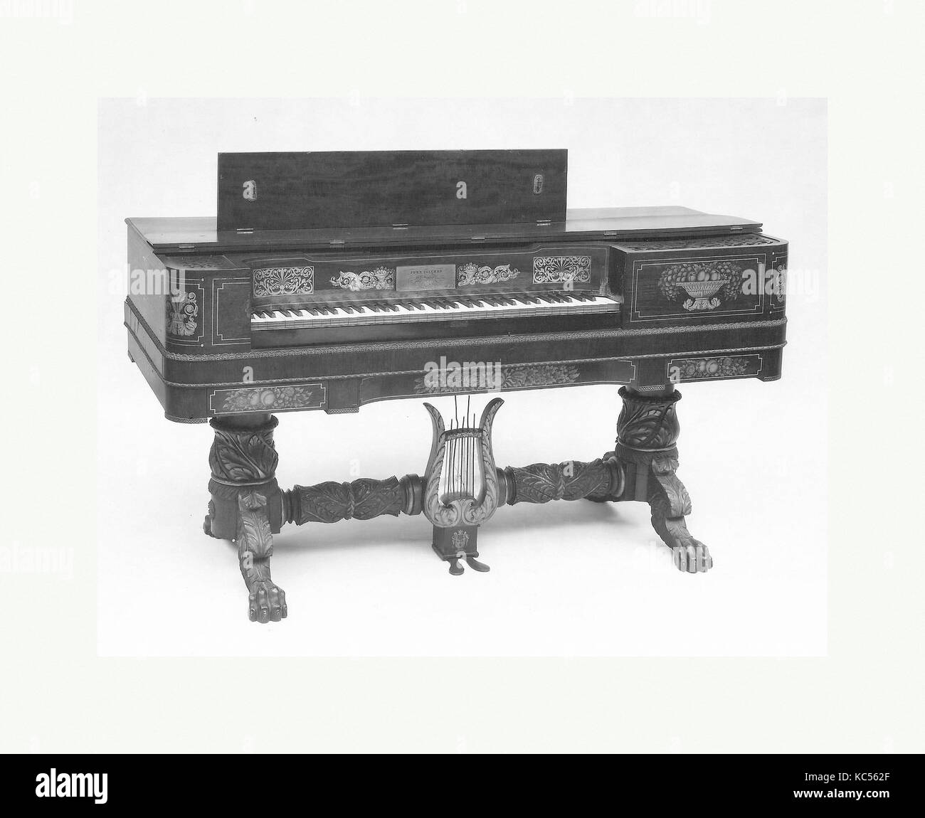 Square Piano, 1835-38, Nueva York, Nueva York, Estados Unidos, americano,  diversos materiales, longitud de la caja (perpendicular al teclado) 7  Fotografía de stock - Alamy