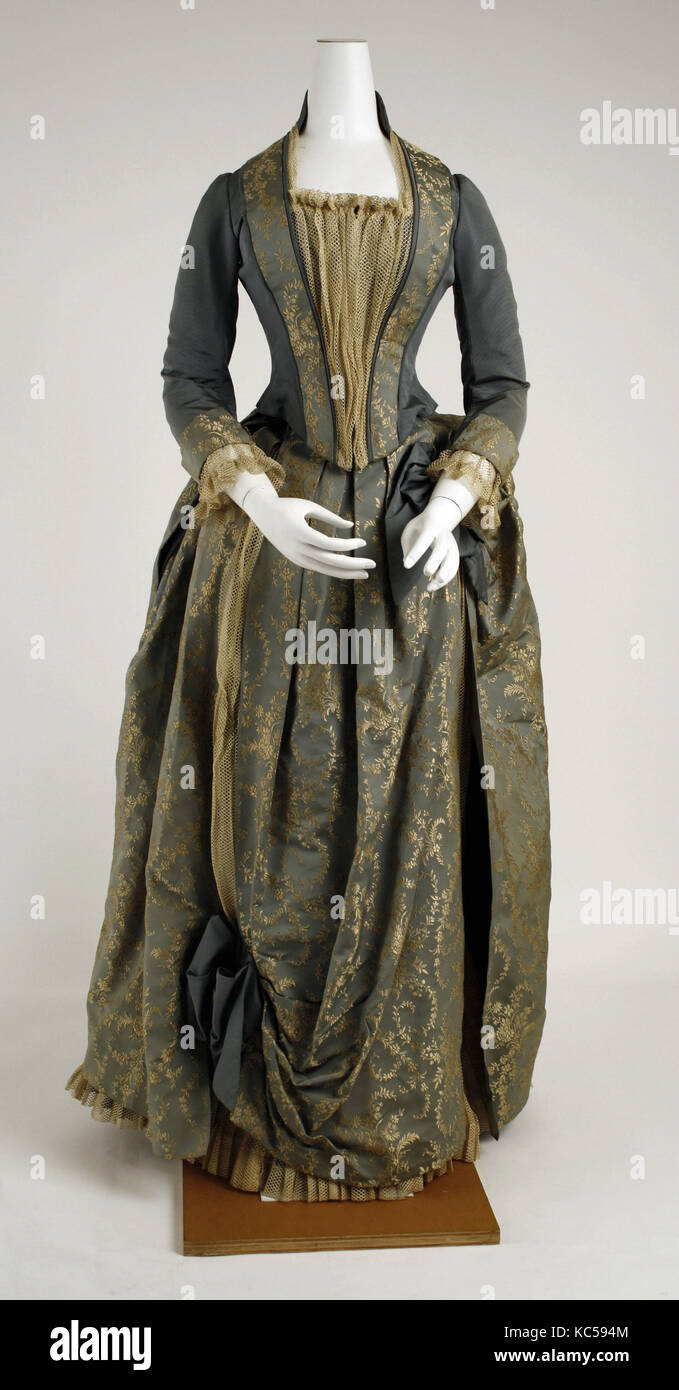 Vestido, ca. 1885, Americana, la seda, el pleno renacimiento del siglo  XVIII, textil, vestimenta y accesorios en los 1880s Fotografía de stock -  Alamy
