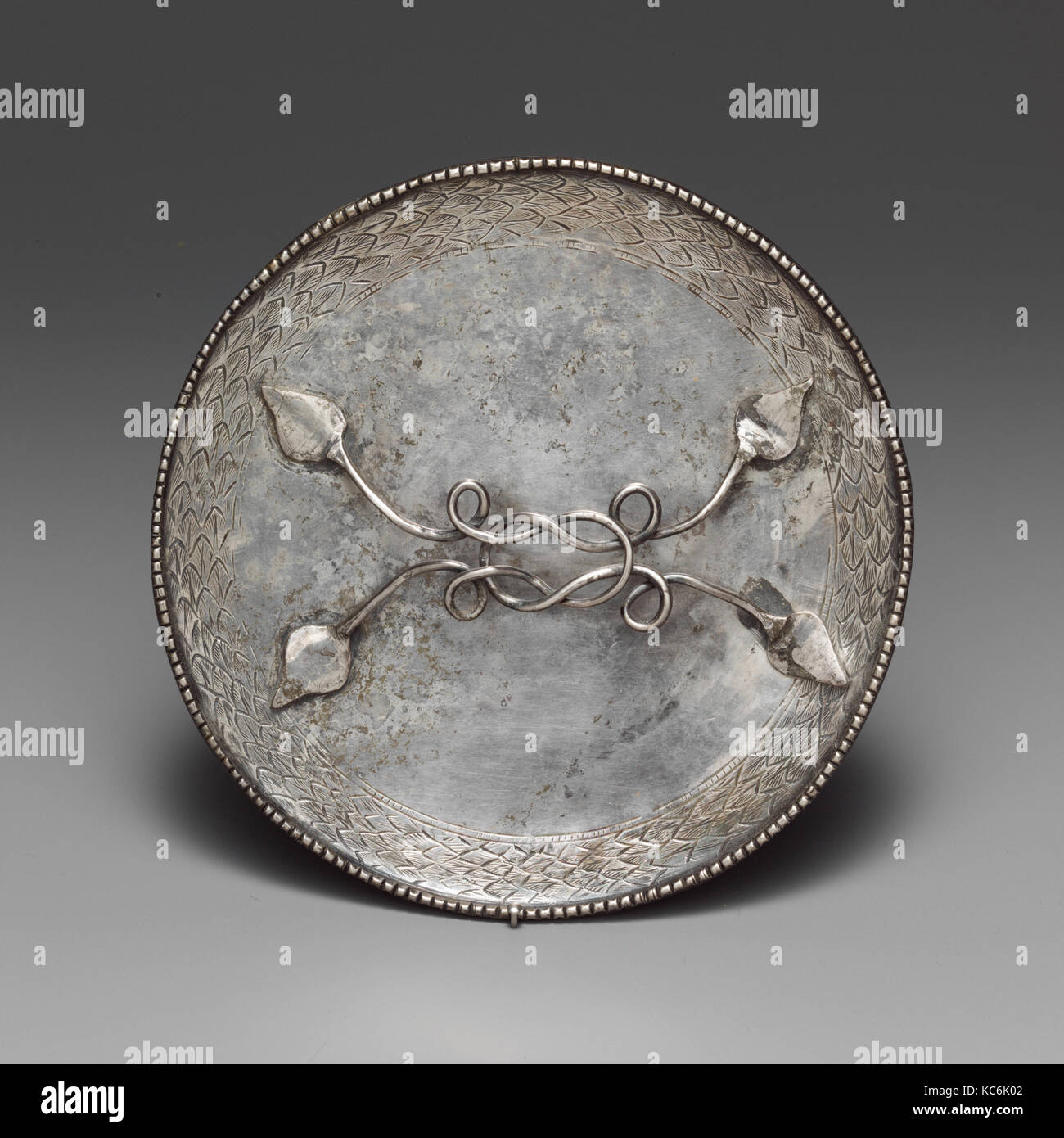 Espejo de plata, Imperial, 4to siglo A.D., La Romana, La Plata, Diam.: 5  3/16 in. (13,2 cm), el oro y la plata, el tipo de espejo con Fotografía de  stock - Alamy
