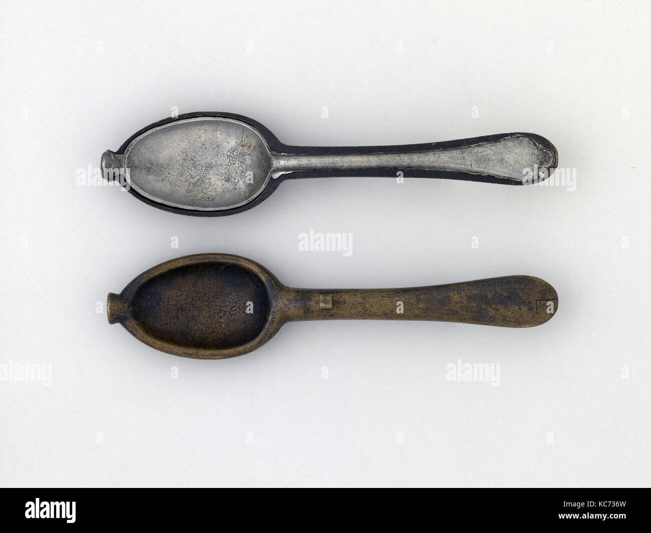 Las cucharas y cuchara molde, 1700-1800, bronce, peltre, H. 8 1/8 in. (20,6  cm), el Metal, el estaño podría fundirse abajo y reutilizar Fotografía de  stock - Alamy