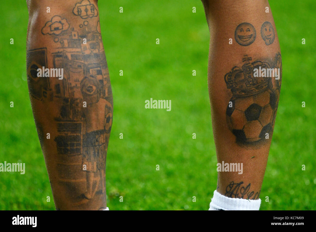 Leg tattoos fotografías e imágenes de alta resolución - Página 4 - Alamy