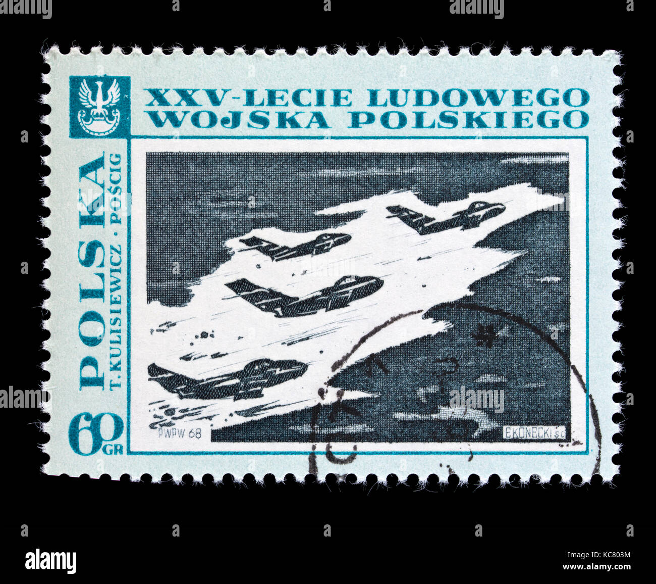 Sello de Polonia representando la T. Kulisiewicz pintura "persecución", aviones de combate para el Ejército del Pueblo polaco, 25'aniversario Foto de stock