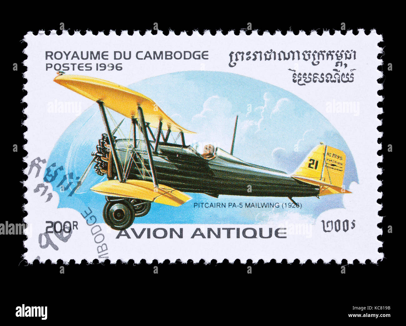 Sello de Camboya que retratan un biplano mailwing Pitcairn PA-5 desde 1926. Foto de stock