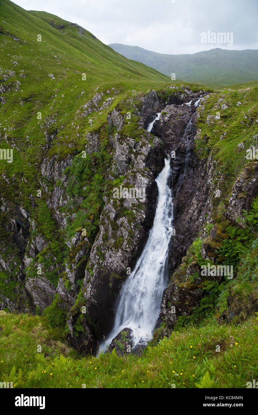 Las cascadas de Glomach son una de las cascadas más altas y aisladas en  Gran Bretaña, loacated en Highland de Escocia Fotografía de stock - Alamy