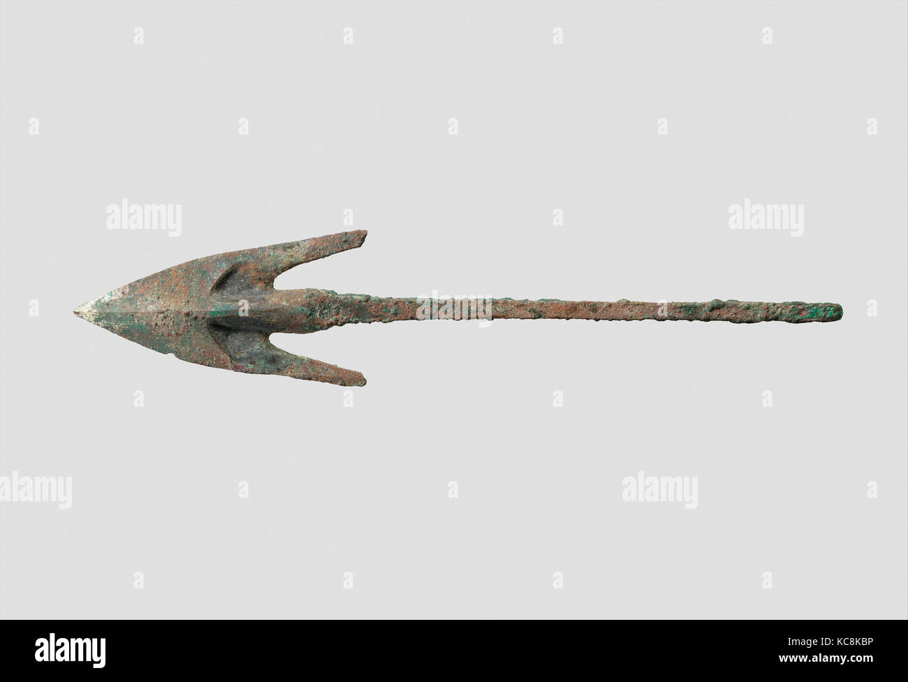 Punta de flecha, de la Edad de Hierro, ca. A principios de la 1 ª milenio  B.C., Transcaucasia, bronce, L. 6-1/4 in. (15,9 cm) x W. 1-1/4 in. (3,1  cm), Metal Fotografía de stock - Alamy