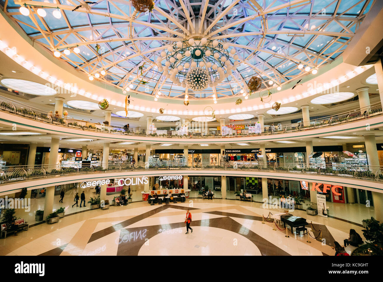 Minsk, Bielorrusia - Septiembre 5, 2017: el stolitsa es un importante  centro comercial en la capital bielorrusa. Shopping Mall está ubicado en la  plaza central de Fotografía de stock - Alamy