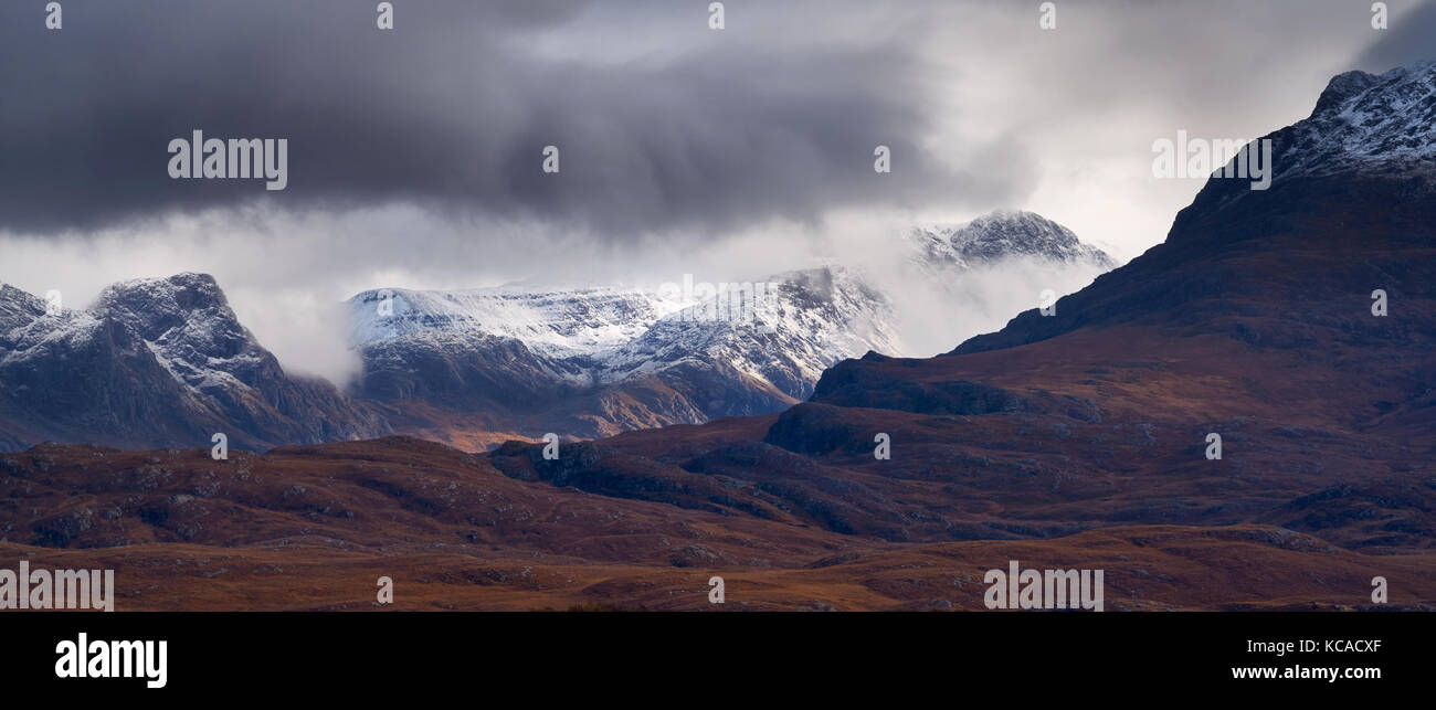 Montañas nevadas en las Tierras Altas de Escocia, Escocia, Reino Unido. Foto de stock