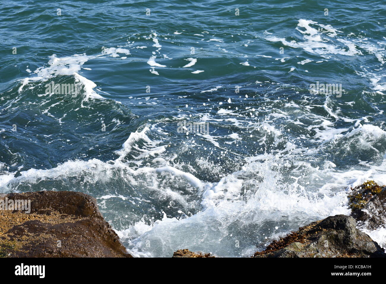 Las rocas oceánicas Foto de stock