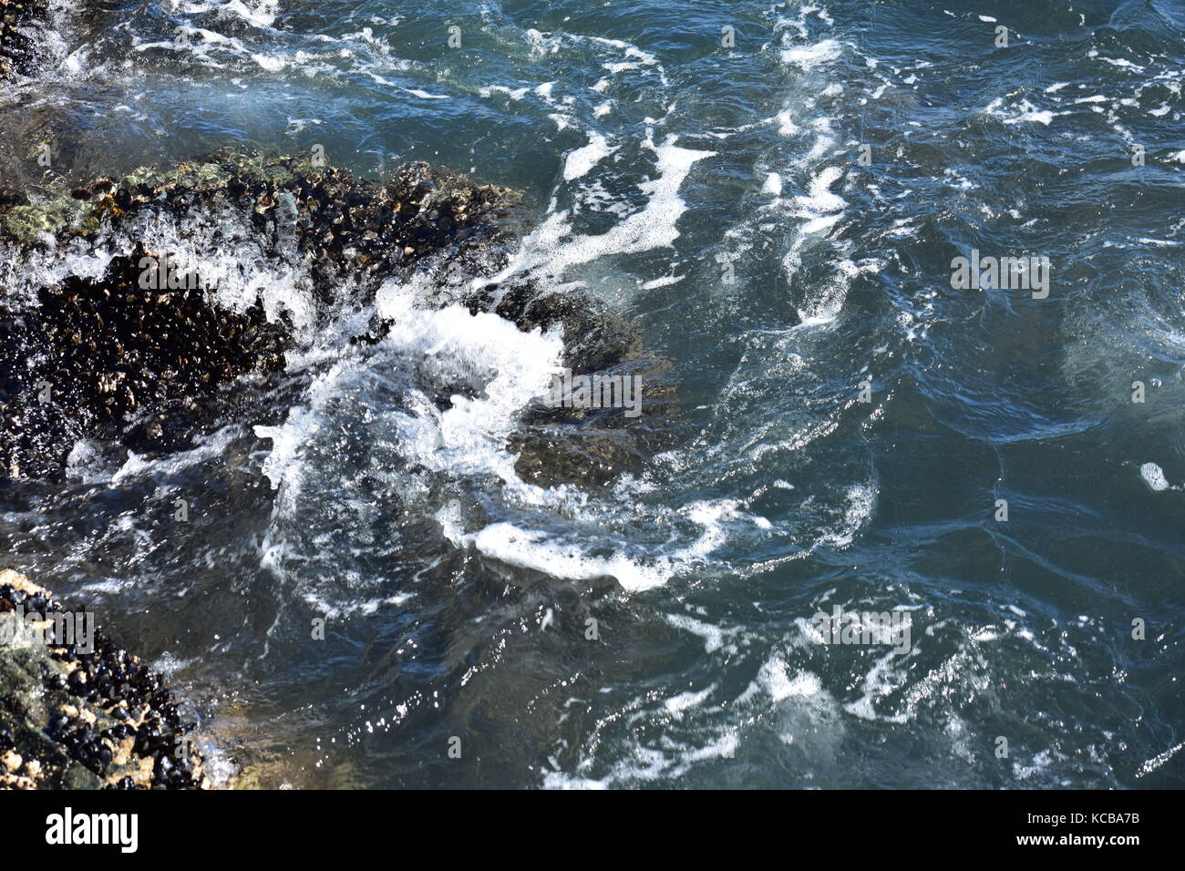 Las rocas oceánicas Foto de stock