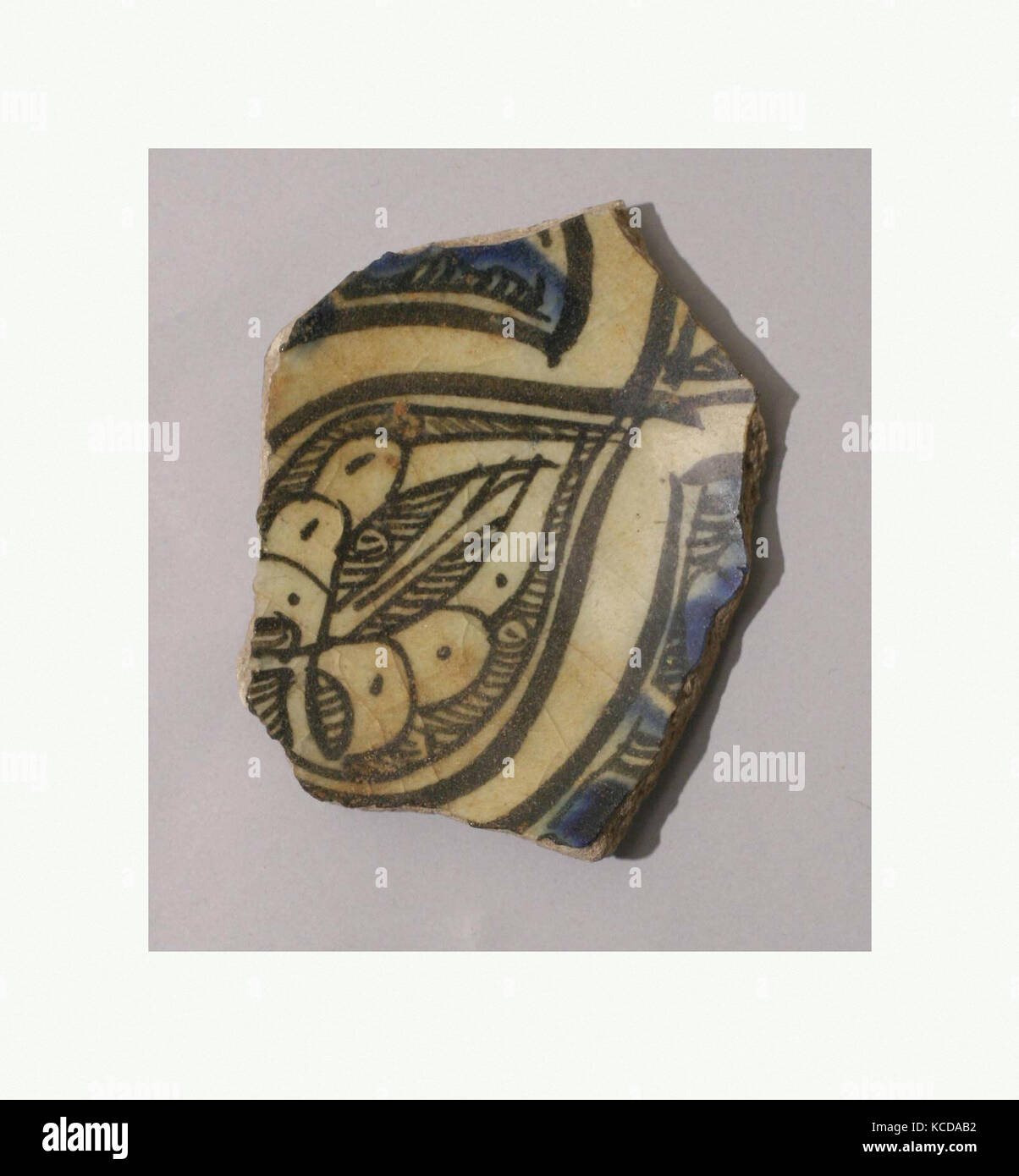 Fragmento, del siglo XIV, atribuida a Siria, cerámica Foto de stock