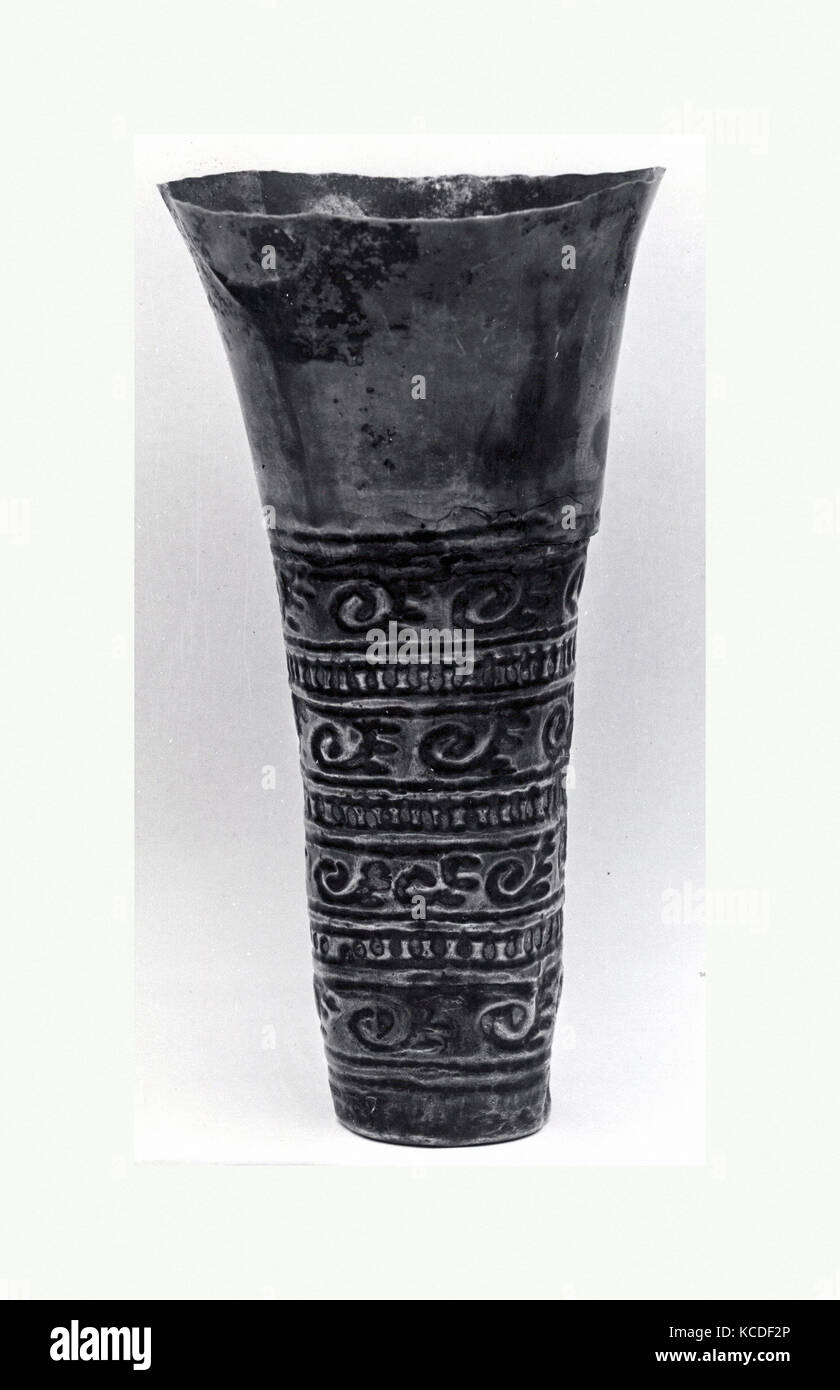 Vaso con ornamentación de desplazamiento, 15th-siglo xvi Foto de stock