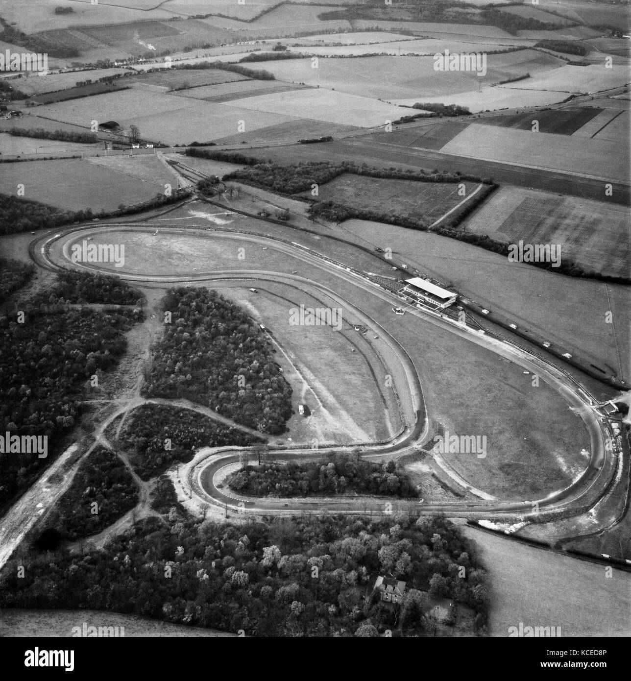 Circuito de carreras de Brands Hatch, swanley, Kent. fotografiado aquí en noviembre de 1955, cinco años después de la introducción de la primera en el asfalto. Foto de stock