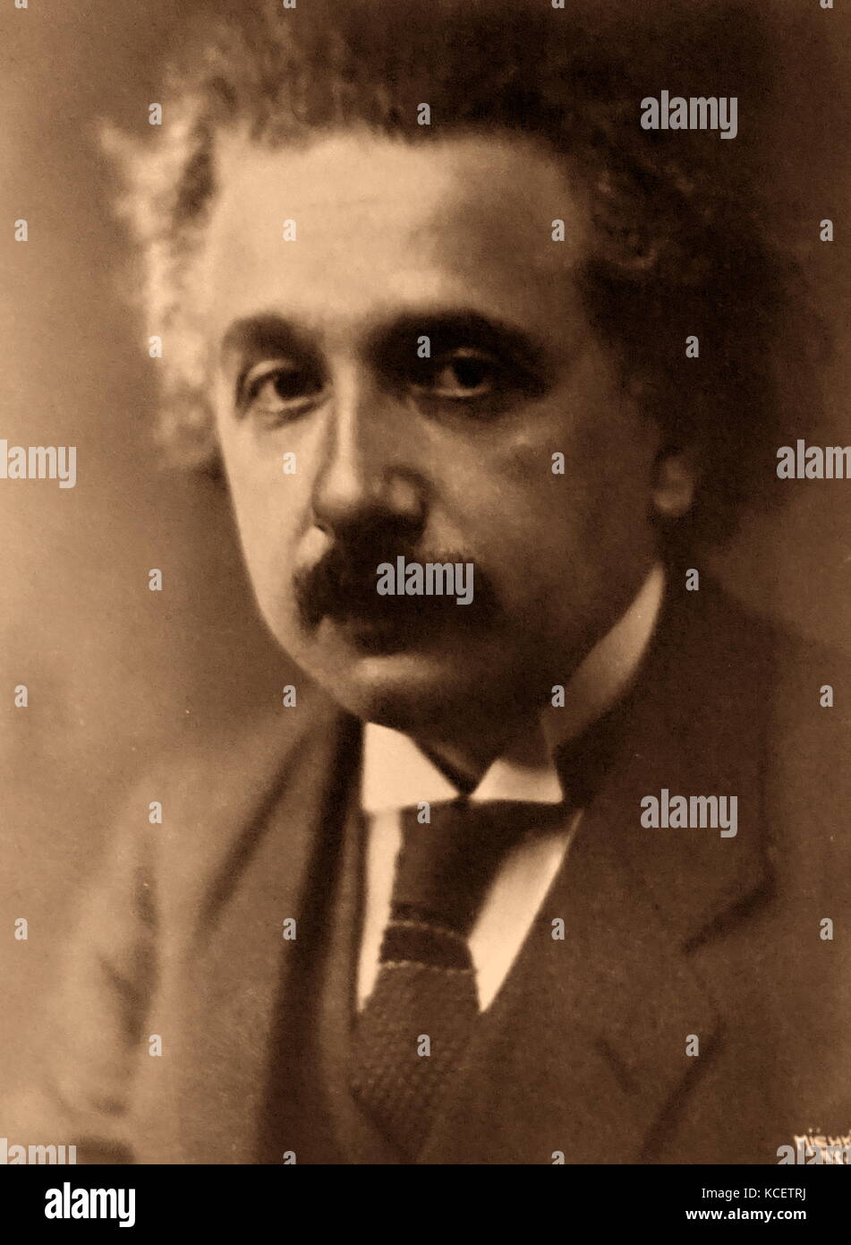 Albert Einstein (1879 - 1955), un físico teórico nacido en Alemania. Él desarrolló la teoría general de la relatividad, uno de los dos pilares de la física moderna (junto a la mecánica cuántica). Foto de stock