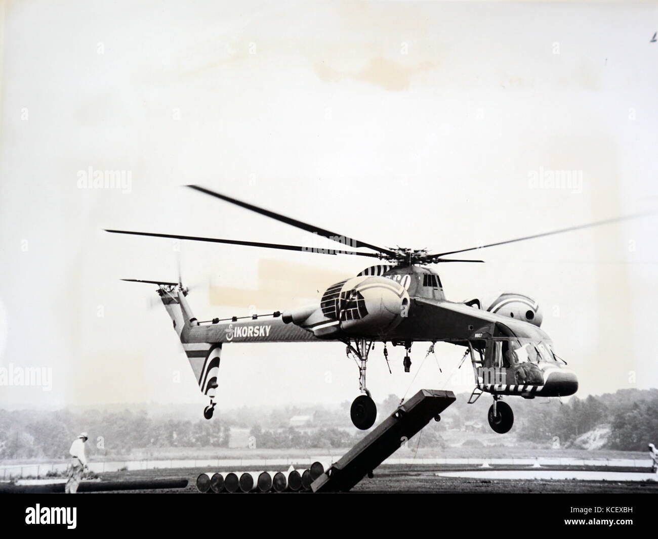 Fotografía de un Sikorsky S-64 Skycrane, un americano bimotor de helicópteros para carga pesada. Fecha Siglo XX Foto de stock