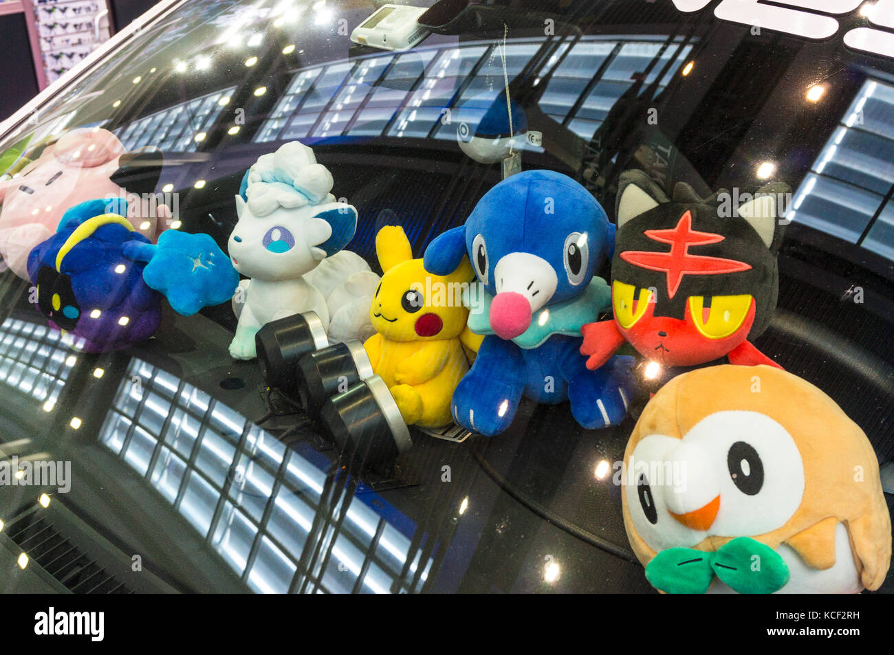 Muñecas de pokemon fotografías e imágenes de alta resolución - Alamy