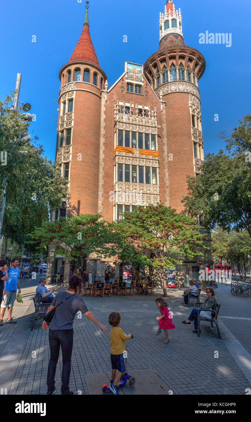 La Casa de les Punxes, Diagonal, Barcelona, Cataluña, España Foto de stock