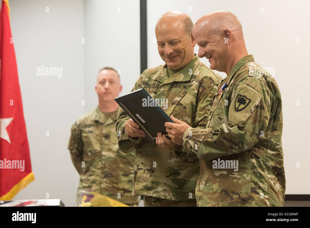Oficial de información del ejército estadounidense fotografías e imágenes de alta resolución - Página 2