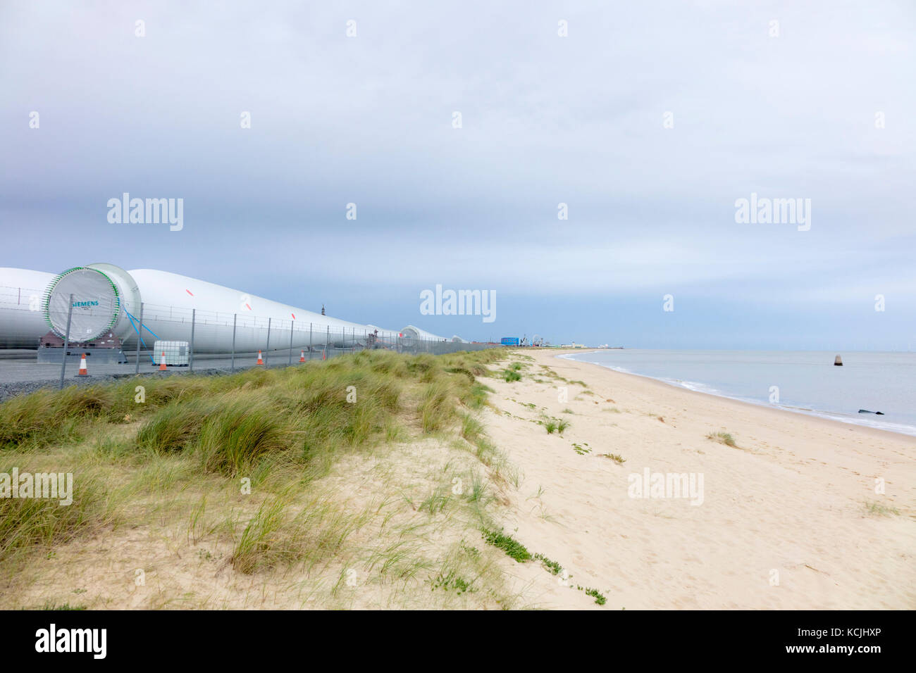 Siemens, las paletas de las turbinas eólicas, Puerto de Great Yarmouth Foto de stock