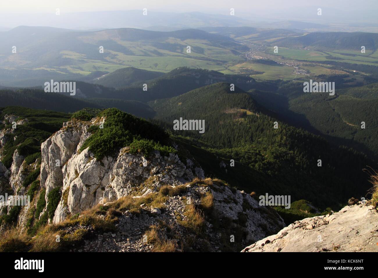 Vista desde Sivy vrch en Zuberec, montañas Tatra, Eslovaquia Foto de stock