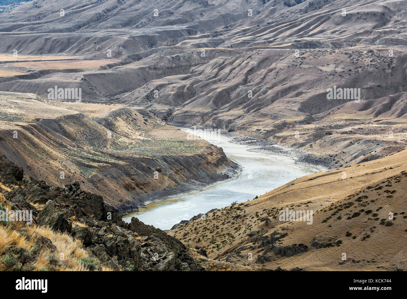 Columbia Británica, Canadá, Chilcotin, Chilcotin Arca, Cañón del Río Fraser, el Río Fraser, el río, el verano, el paisaje, horizontal, praderas, paisaje, horizontal Foto de stock