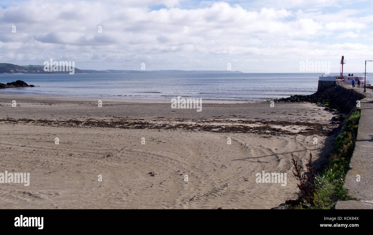 Una playa Cornish vacía en otoño (octubre), recuerdos de los veranos pasados Foto de stock