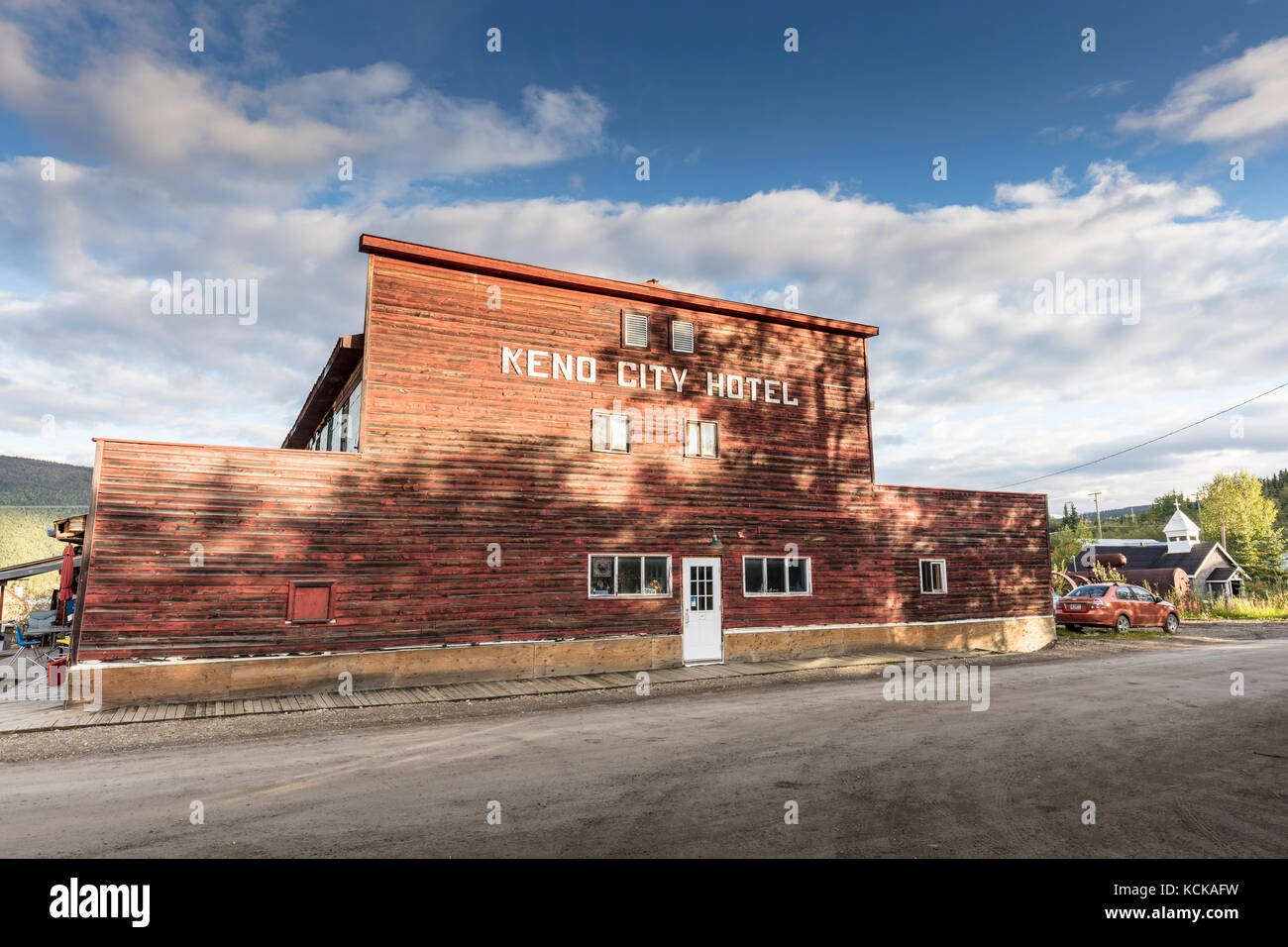 Keno city hotel, un hotel que es parte de los edificios históricos de la ciudad de keno Walking tour en la ciudad de keno, Yukon, Canadá Foto de stock