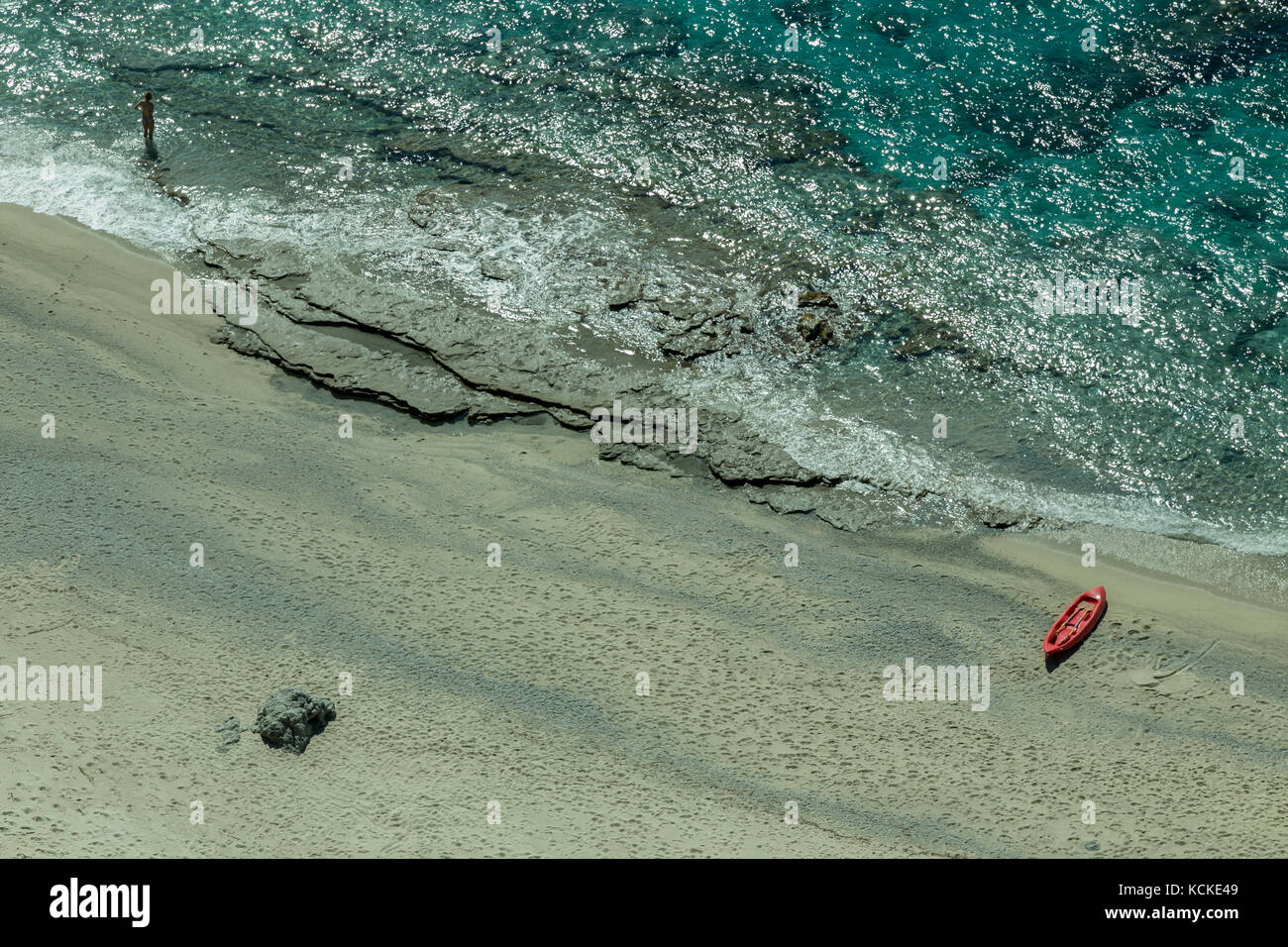 La playa llamado 'Praia i focu' cerca de Capo Vaticano, sur de Italia Foto de stock
