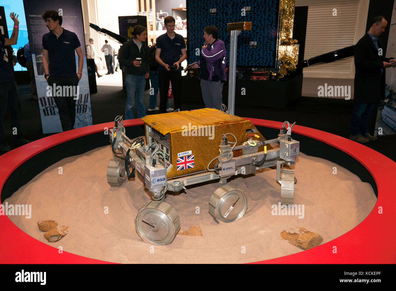 Mars Rover prototipo realizado por Airbus, en colaboración con la agencia espacial europea, en la exhibición en New Scientist live 2017 Foto de stock