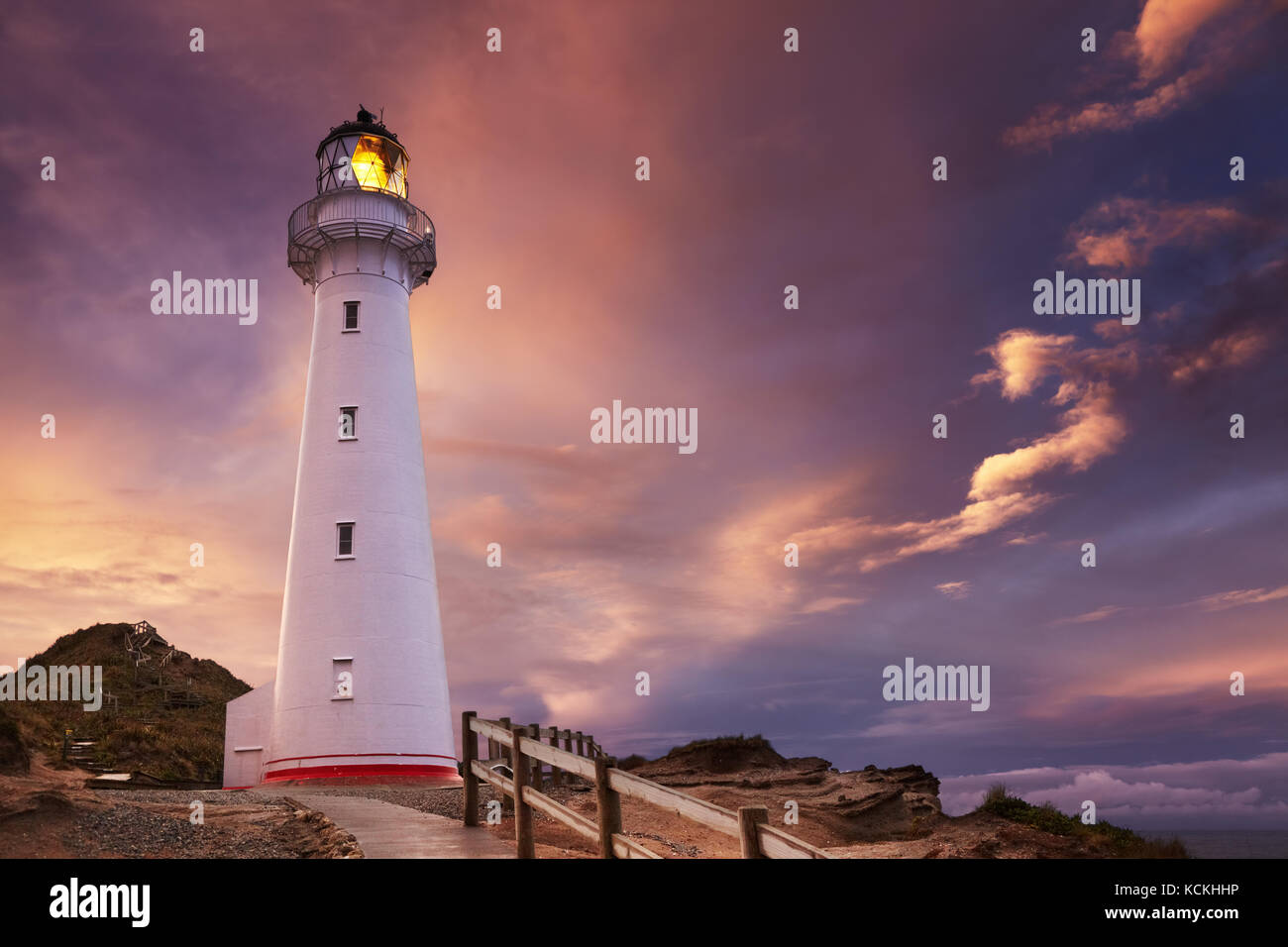 Castle Point Lighthouse, puesta de sol, wairarapa, Nueva Zelanda Foto de stock