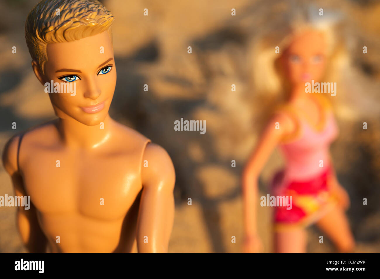 Ken y Barbie vacaciones en la playa Fotografía de stock - Alamy