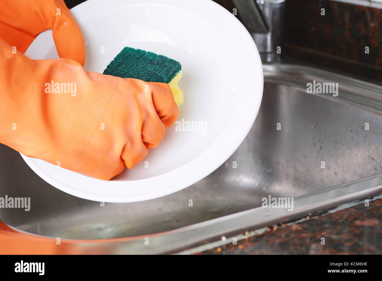 cocina esponjas para Lavado platos aislado en blanco antecedentes. azul cocina  esponja sin antecedentes. 24079763 Foto de stock en Vecteezy