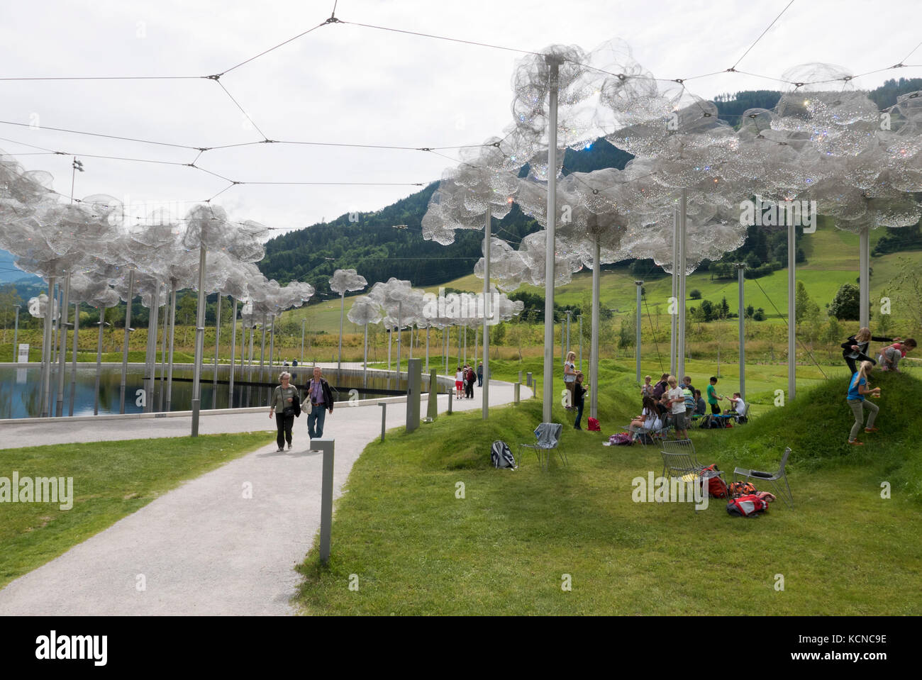 El jardín en la nube de cristal Swarovski Crystal Worlds, wattens, Austria  Fotografía de stock - Alamy