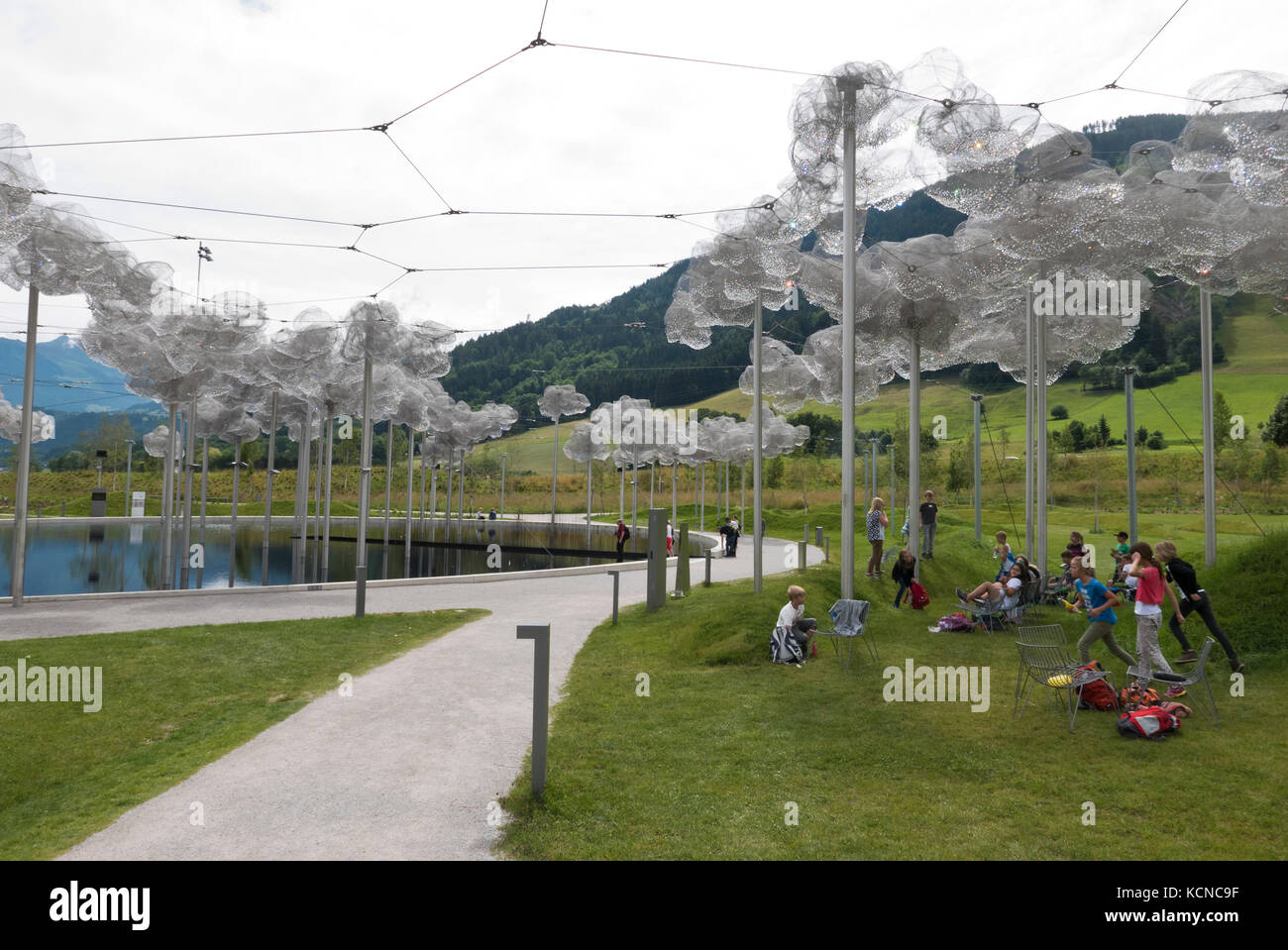 El jardín en la nube de cristal Swarovski Crystal Worlds, wattens, Austria  Fotografía de stock - Alamy