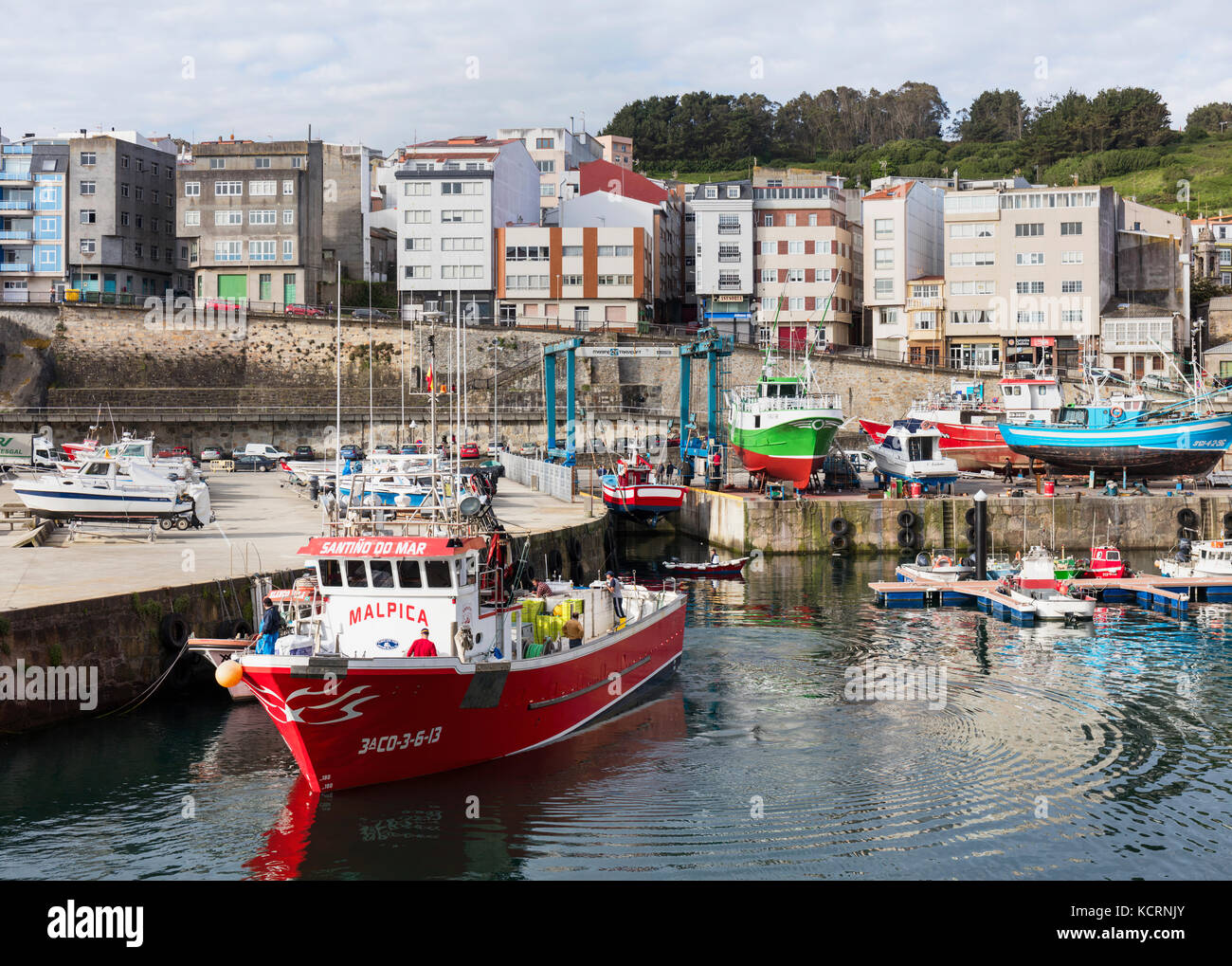 Malpica de bergantinos o malpica, A Coruña, Galicia, España. El puerto  pesquero Fotografía de stock - Alamy
