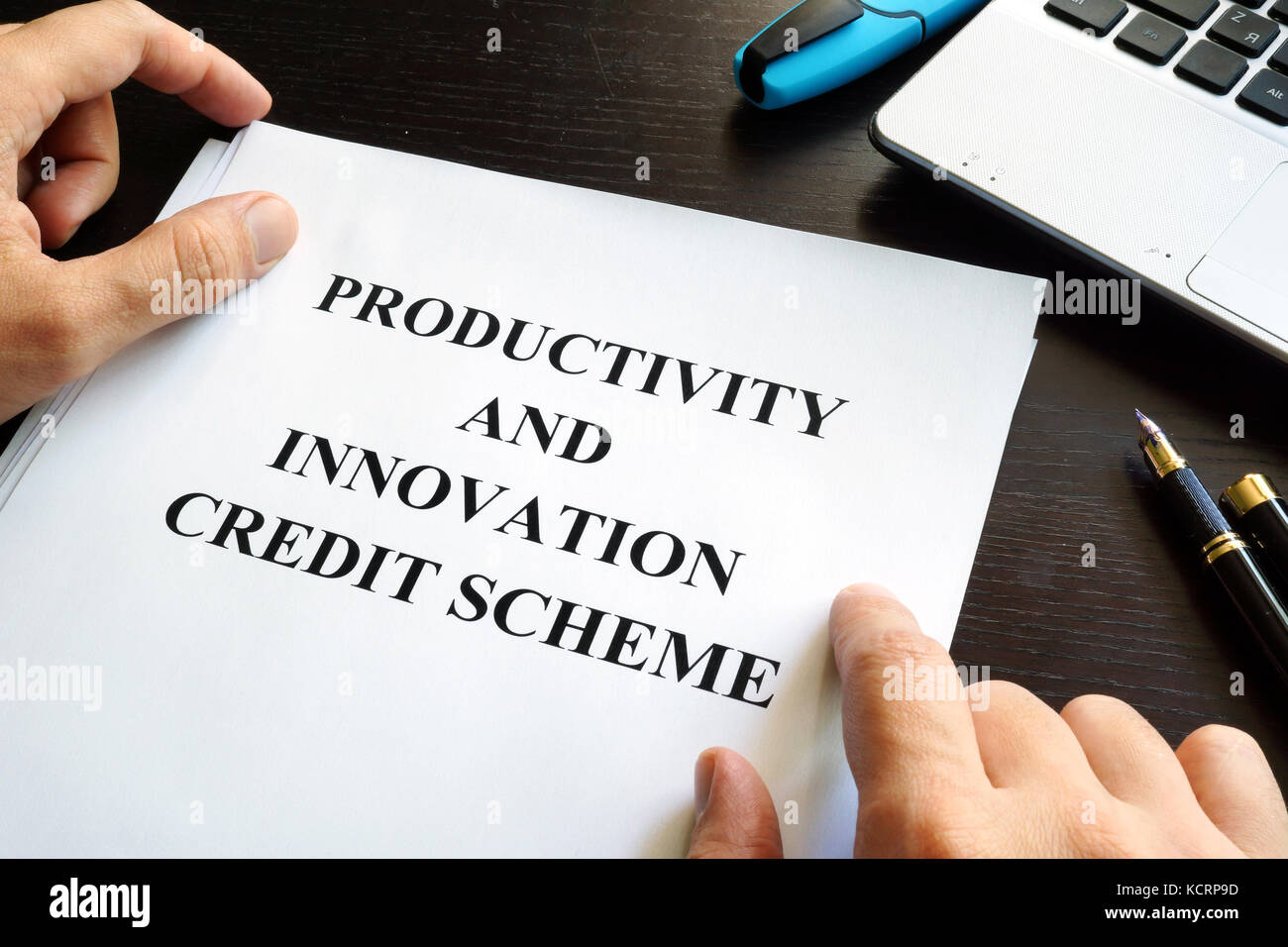 Los papeles con la productividad y la innovación (CIP) plan de crédito Foto de stock