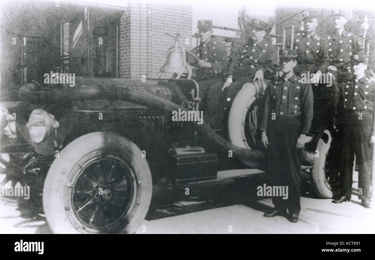 Los aparatos accionados por motor primero en el Departamento de Bomberos de San Luis. Probado en el Motor Co. 32, julio 1910, asignado al Motor Co. 36, 1 dic 1910. Webb tamaño 2a 700 gpm pumper, modelo 1910 Foto de stock