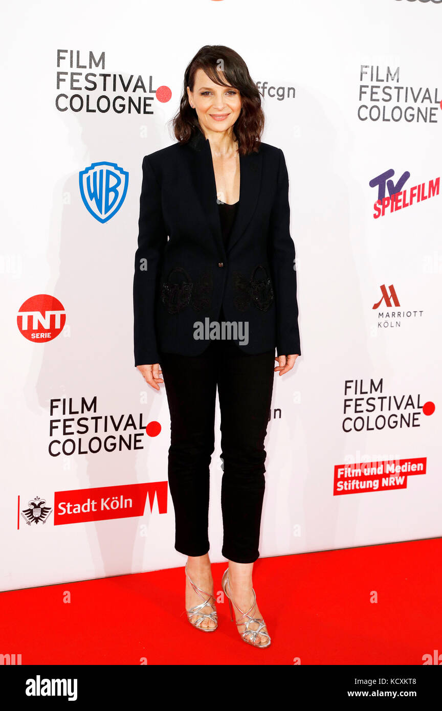 Juliette Binoche asiste al festival de cine de Colonia 2017 premios durante el 27º festival de cine en colonia börsensaal der ihk el 6 de octubre de 2017 en Colonia, Alemania. Foto de stock