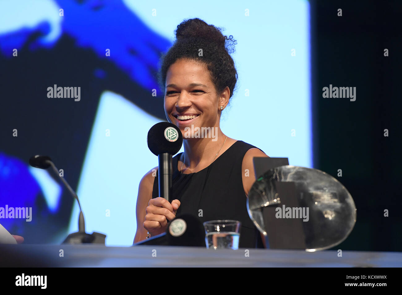 Celia sasic (ehemalige nationalspielerin). ges/ allgemein/ julius hirsch Preis 2017, 07.10.2017 Noticias/sport: Julius hirsch Preis 2017, Karlsruhe, 7 de octubre de 2017 |el uso en todo el mundo Foto de stock