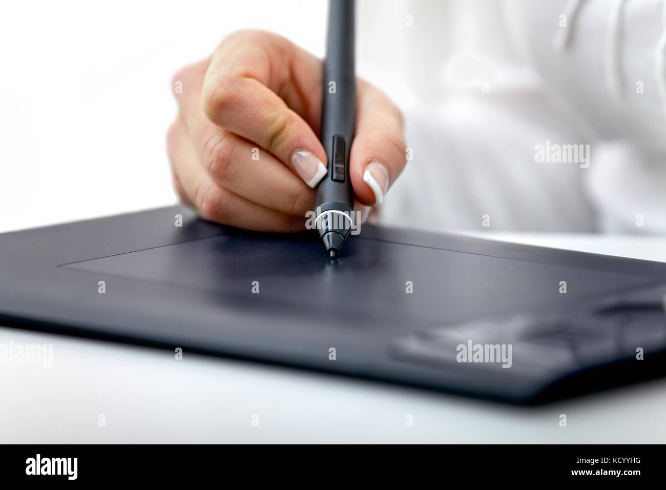 Silver pen tablet and stylus fotografías e imágenes de alta resolución -  Alamy
