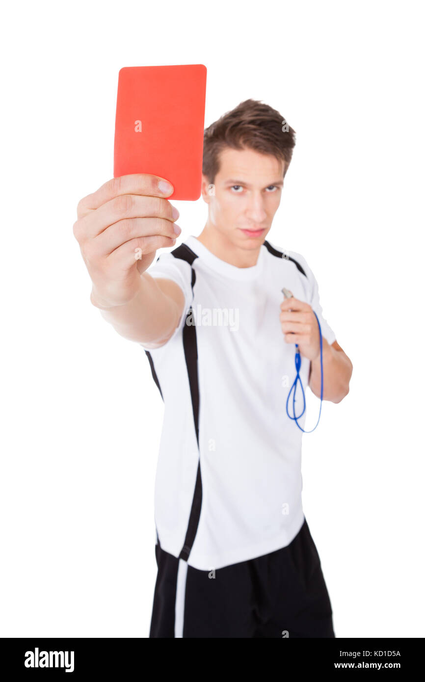 Árbitro de Fútbol Joven mostrando la tarjeta roja sobre fondo blanco. Foto de stock