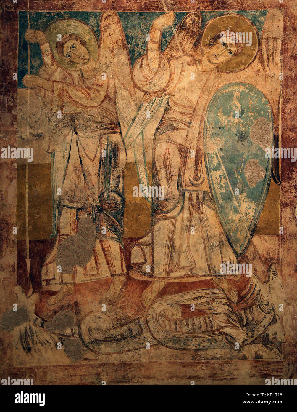 Fresco Ángeles combatiendo al dragón del siglo XII. Foto de stock