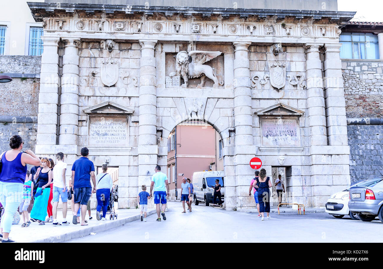 Las puertas de la ciudad de Zadar. Foto de stock