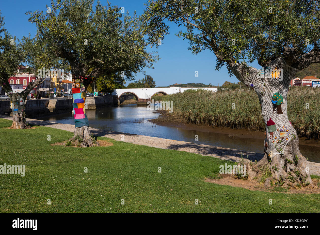 El puente Ponte romana en la histórica ciudad de Silves, en la región