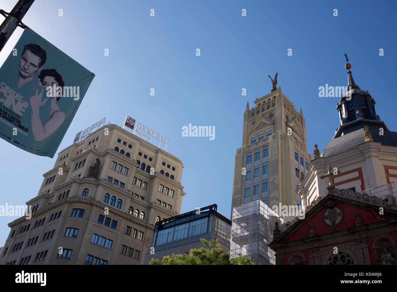 Histórico edificio de la calle Alcalá y la Gran Vía en Madrid, España Foto de stock