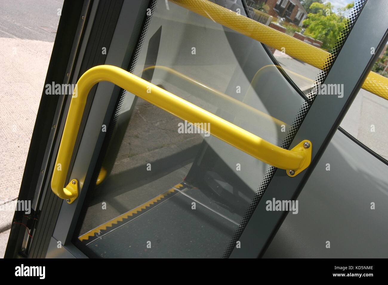 Pasamanos de autobus fotografías e imágenes de alta resolución - Alamy