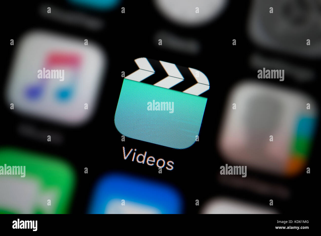 Un primer plano de los Videos app, como se ve en la pantalla de un iPhone de Apple (uso Editorial solamente) Foto de stock