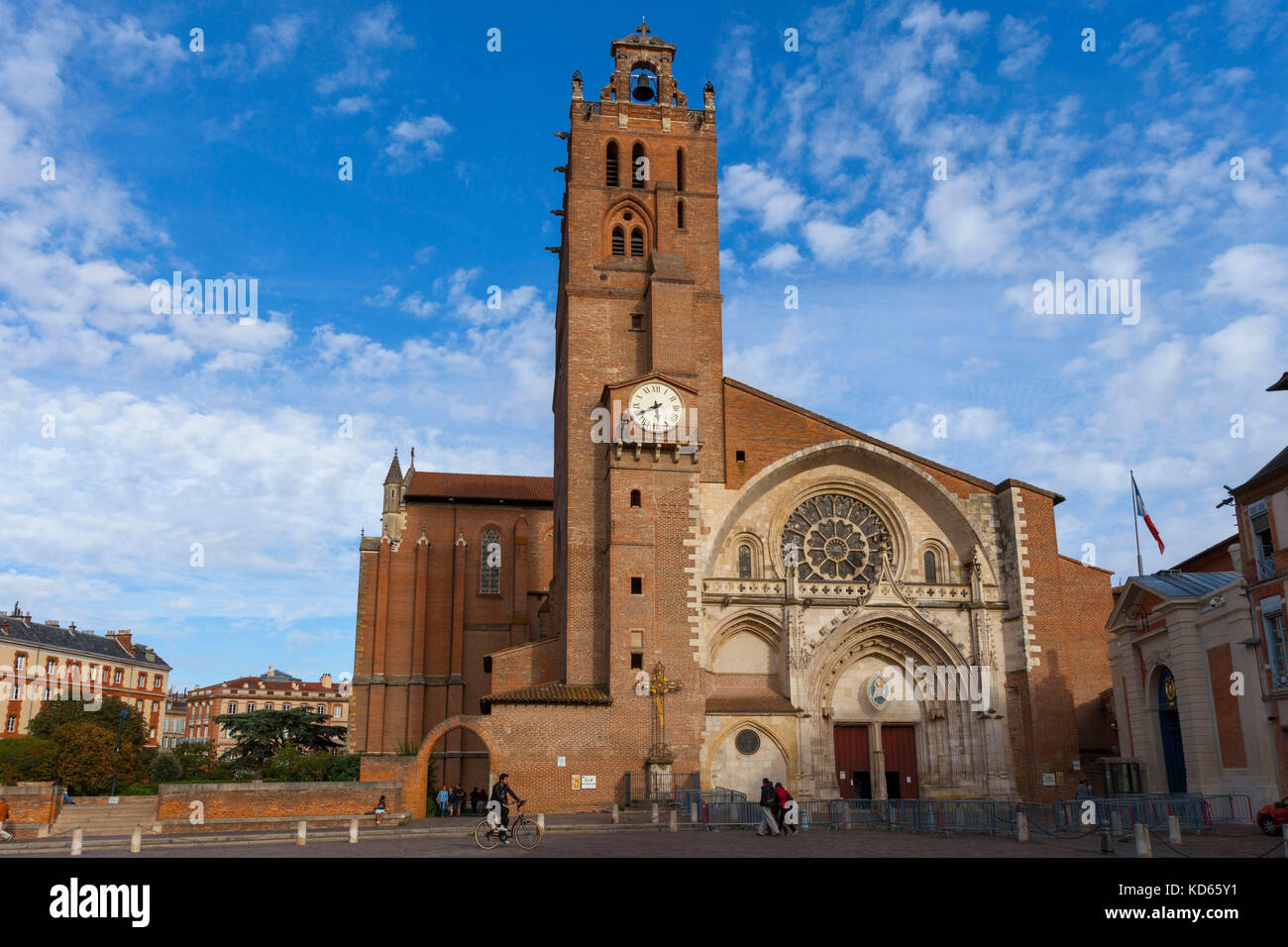 Toulouse (sur de Francia): Auxerre Catedral ('Cathedrale Saint-etienne d'Auxerre'), una mezcla de estilo gótico meridional y septentrional (no disponible para p Foto de stock