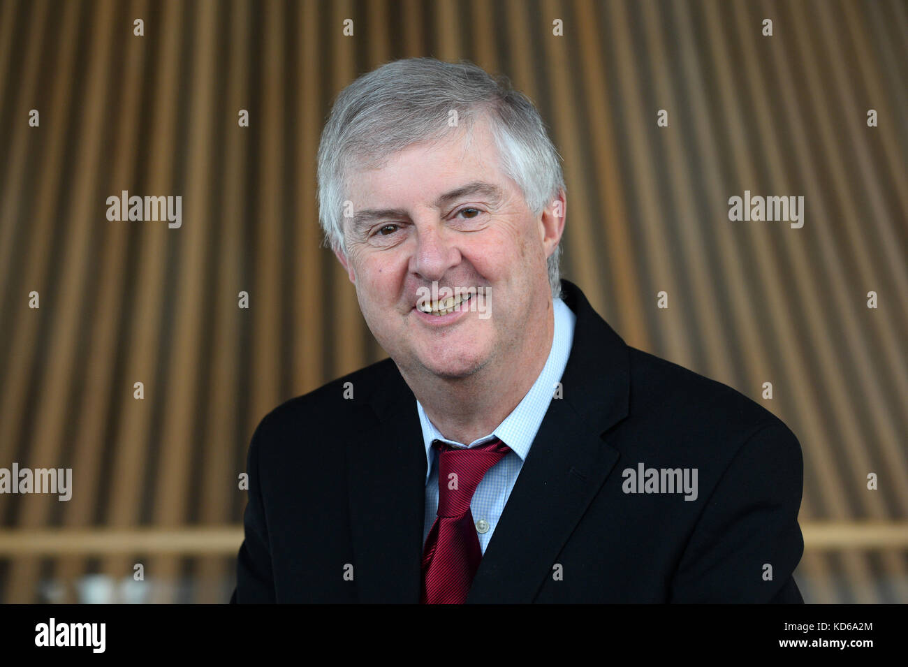 Mark drakeford am para Cardiff West y secretario del consejo de ministros de hacienda y gobierno local, senedd fotografiados en la bahía de Cardiff, Gales, Reino Unido Foto de stock