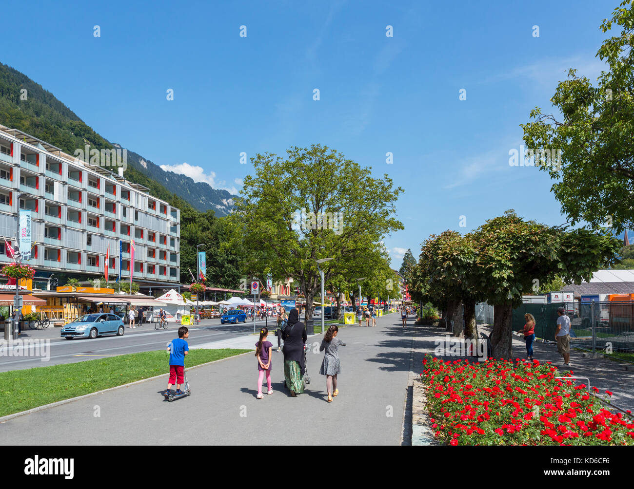 Höheweg, la calle principal en Interlaken, Suiza Foto de stock